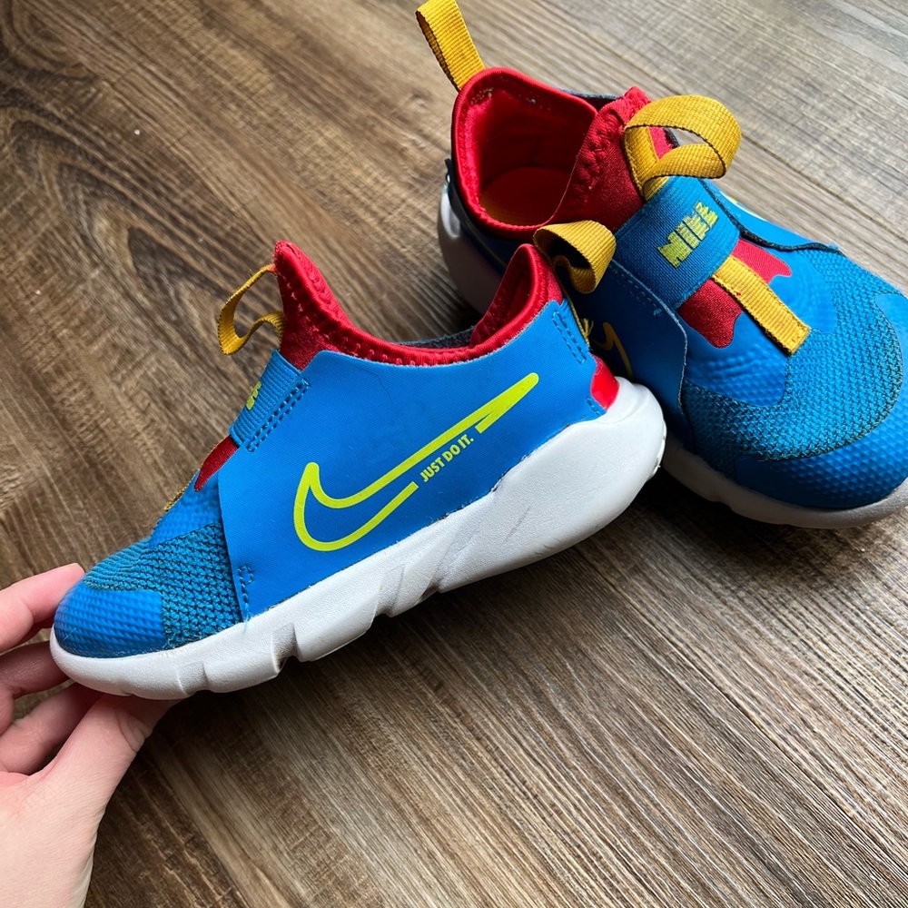 Toddler boys slip on Nike flex plus 10c